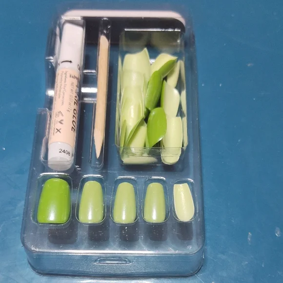 Red Aspen Besties Nail Dashes - Green Press-On Nails - Picture 3 of 3